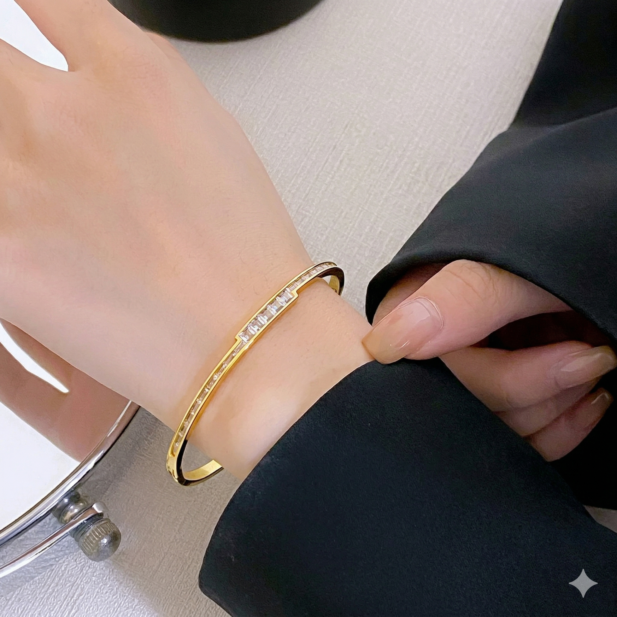 18K Gold Plated Lady Inlay Zircon Bangle